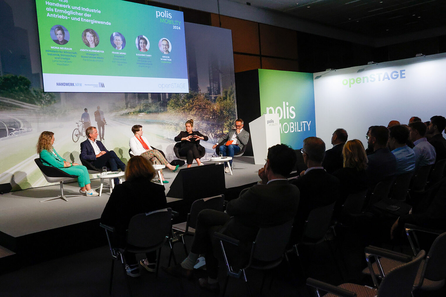 Panel "Handwerk und Industrie als Ermöglicher der Antriebs- und Energiewende" Panel "Handwerk und Industrie als Ermöglicher der Antriebs- und Energiewende"