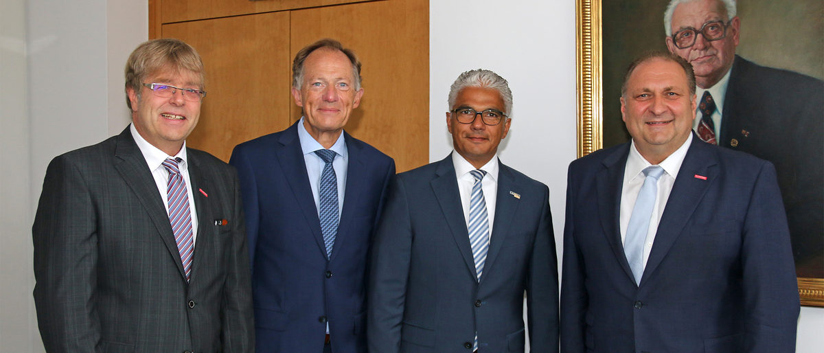 von links: Thomas Radermacher, Dr. Ortwin Weltrich, Ashok-Alexander Sridharan, Hans Peter Wollseifer von links: Thomas Radermacher, Dr. Ortwin Weltrich, Ashok-Alexander Sridharan, Hans Peter Wollseifer