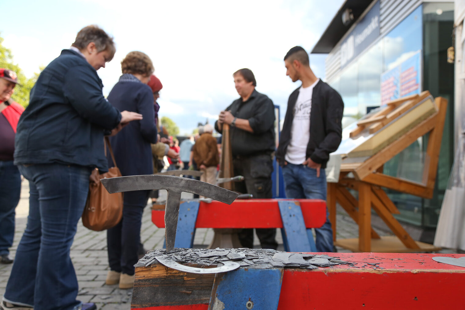 Tag des Handwerks 2017 der Handwerkskammer zu Köln: Open-Air-Veranstaltung auf dem Heumarkt in der Kölner Innenstadt mit vielen Informationen zur Berufsausbildung sowie einem vierstündigen Bühnenprogramm mit Cat Ballou, Miljö, Mo-Torres und Fiasko.