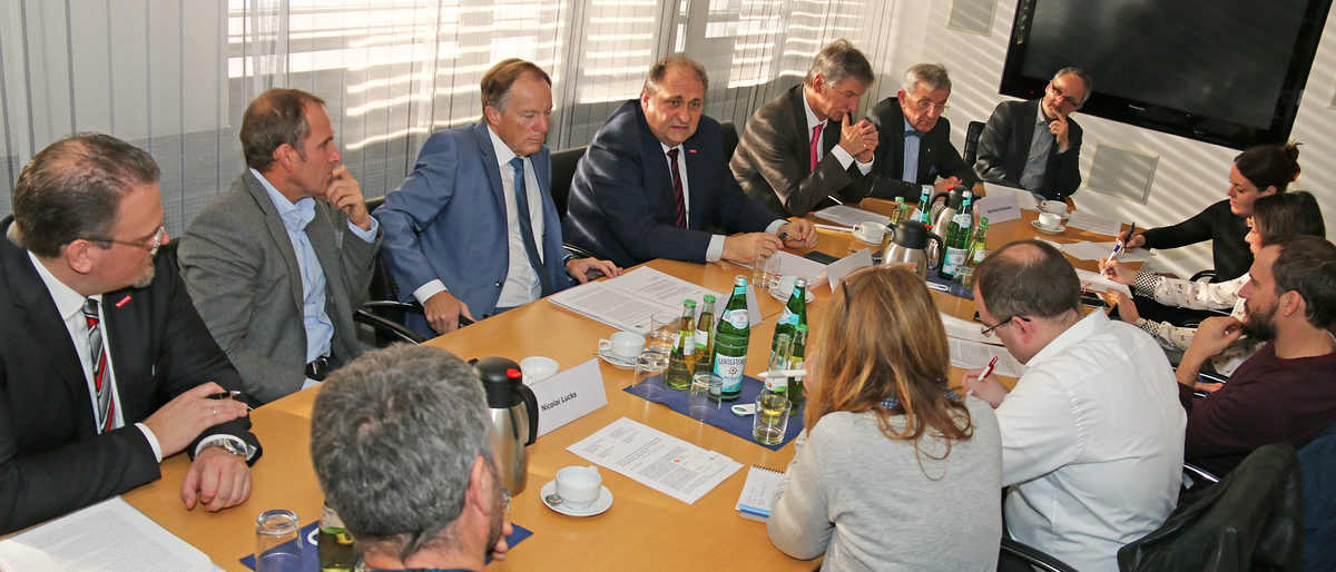 DGB Köln, Einzelhandelsverband Köln, Kreishandwerkerschaft Köln und Handwerkskammer zu Köln sprechen sich gegen Privatisierung der Wirtschaftsförderung der Stadt Köln aus. | Foto: Arne Schröder DGB Köln, Einzelhandelsverband Köln, Kreishandwerkerschaft Köln und Handwerkskammer zu Köln sprechen sich gegen Privatisierung der Wirtschaftsförderung der Stadt Köln aus. | Foto: Arne Schröder