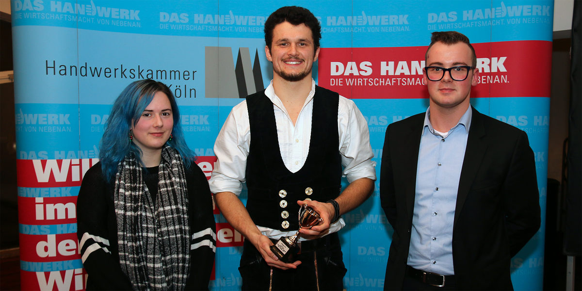 Die besten Nachwuchshandwerker (v.l.n.r.): Daniela van Arkel, Lofthouse-Preisträger Ruben Smits und Julian Winterscheidt | Foto: Schröder Die besten Nachwuchshandwerker (v.l.n.r.): Daniela van Arkel, Lofthouse-Preisträger Ruben Smits und Julian Winterscheidt | Foto: Schröder