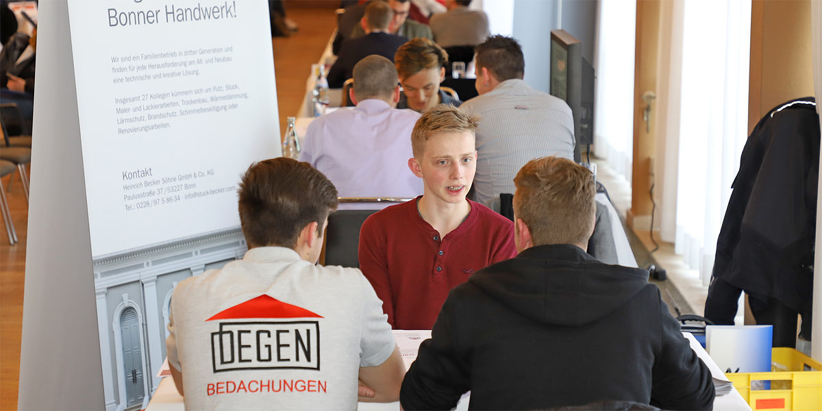 Intensive Bewerbungsgespräche im Minutentakt Intensive Bewerbungsgespräche im Minutentakt