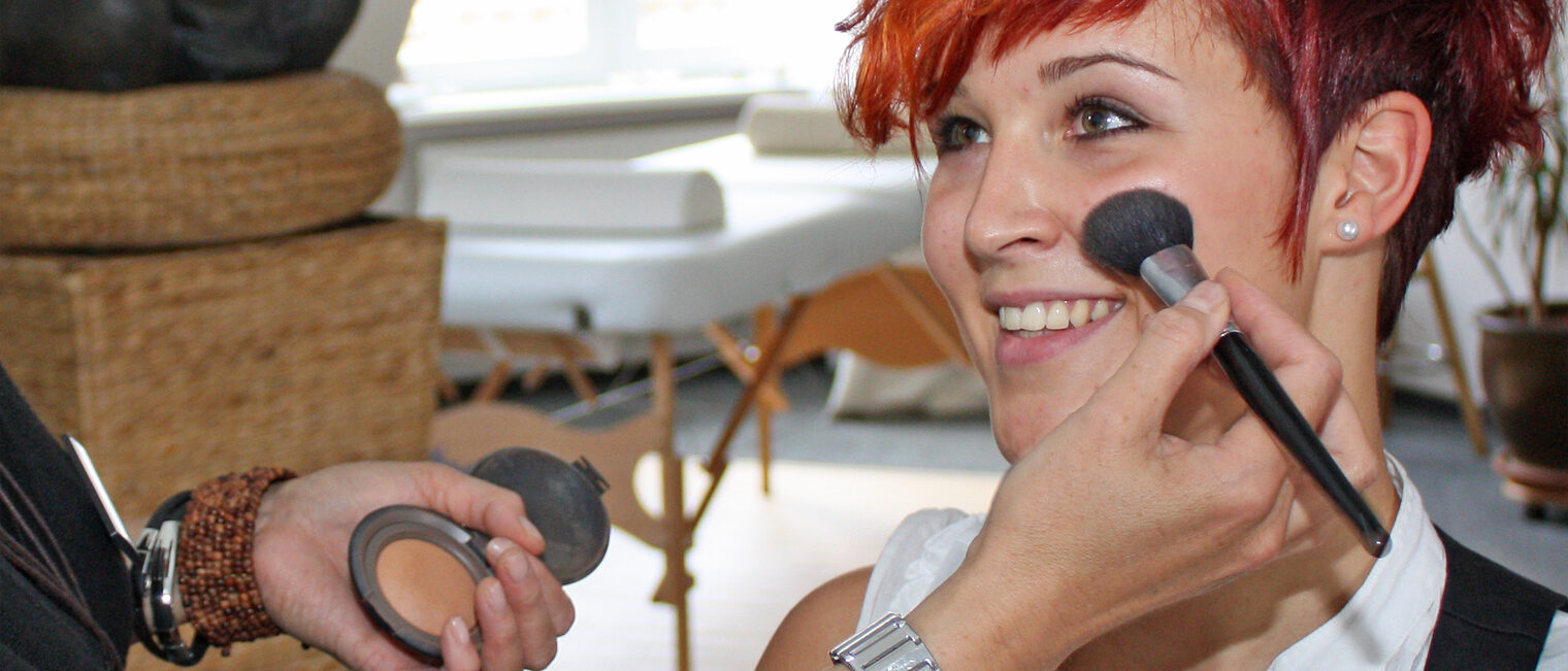 Kosmetikbehandlung im Haarstudio Wildangel Kosmetikbehandlung im Haarstudio Wildangel