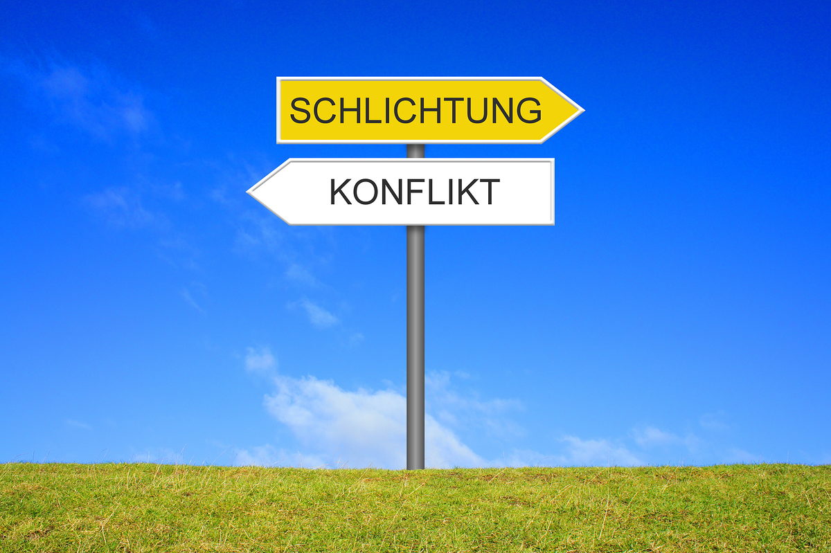 Schild Wegweiser zeigt in Richtung Konflikt oder Schlichtung Schild Wegweiser zeigt in Richtung Konflikt oder Schlichtung Schlagwort(e): konflikt, problem, schlichtung, schlichten, streit, mediation, lösung, problemlösung, mediator, wegweiser, schild, ärger, versöhnung, kompromiss, kampf, waffenstillstand, neuanfang, verhandeln, verhandlung, scheidung, schiedsgericht, frieden, schilder, pfeil, richtung, karriere, coach, coaching, straßenschild, hinweisschild, himmel, wolken, gras, rasen, gelb, weiss, blau, pfeile, konflikt, problem, schlichtung, schlichten, streit, mediation, lösung, problemlösung, mediator, wegweiser, schild, ärger, versöhnung, kompromiss, kampf, waffenstillstand, neuanfang, verhandeln, verhandlung, scheidung, schiedsgericht, frieden, schilder, pfeil, richtung, karriere, coach, coaching, straßenschild, hinweisschild, himmel, wolken, gras, rasen, gelb, weiss, blau, pfeile