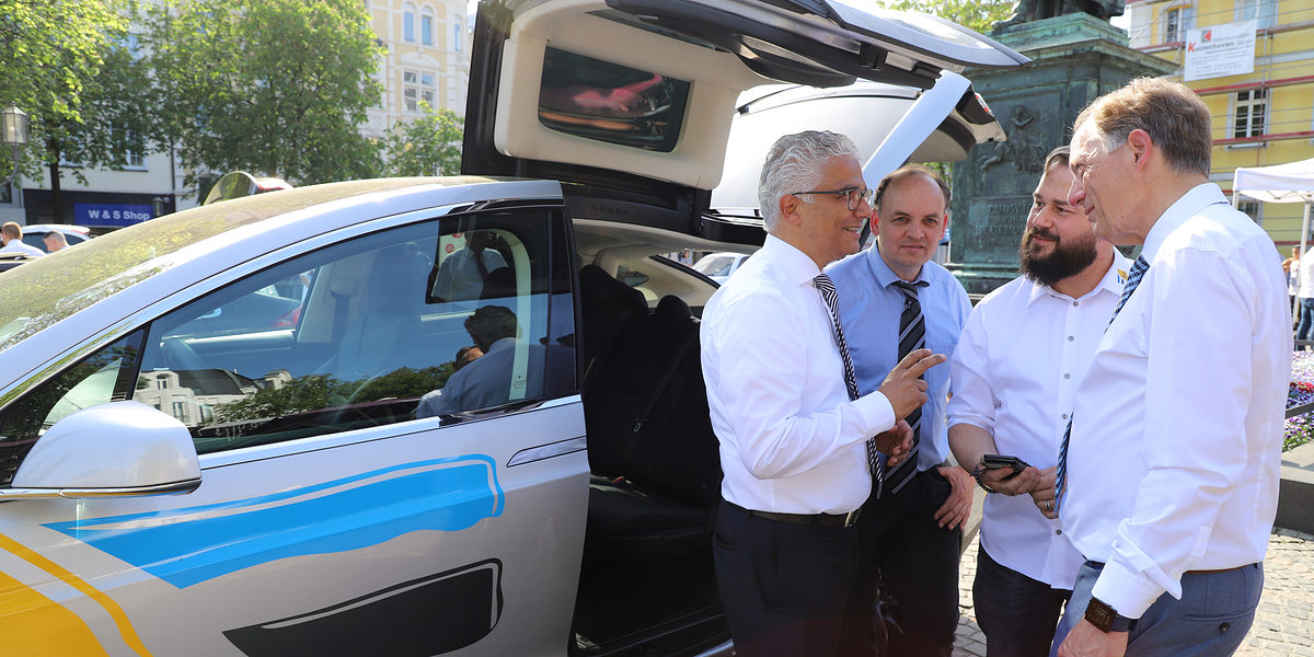 E-Mobilitätstag der Handwerkskammer zu Köln, Kreishandwerkerschaft Bonn/Rhein-Sieg und der Bundesstaat Bonn. E-Mobilitätstag der Handwerkskammer zu Köln, Kreishandwerkerschaft Bonn/Rhein-Sieg und der Bundesstaat Bonn.