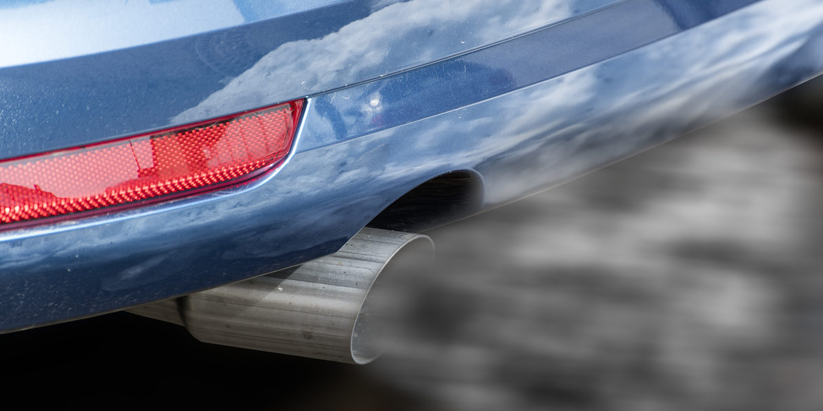 Close image of a car exhaust Schlagwort(e): car, exhaust, pollution, fumes, vehicle, pipe, smog, air, dirty, industry, traffic, health, diesel, environment, transportation, smoke, automobile, gas, gasoline, tuning, emission, emissions, background, power, road, transport, danger, environmental, engine, fuel, toxic, dioxide, monoxide, close, clean, euro, 6, badge, scandal, co2, oxygen, nitrogen, greenhouse, gases, carbon, particulate, matter, hydrocarbon, oxides, wagon, car, exhaust, pollution, fumes, vehicle, pipe, smog, air, dirty, industry, traffic, health, diesel, environment, transportation, smoke, automobile, gas, gasoline, tuning, emission, emissions, background, power, road, transport, danger, environmental, engine, fuel, toxic, dioxide, monoxide, close, clean, euro, 6, badge, scandal, co2, oxygen, nitrogen, greenhouse, gases, carbon, particulate, matter, hydrocarbon, oxides, wagon