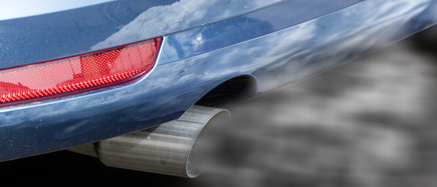 Close image of a car exhaust Schlagwort(e): car, exhaust, pollution, fumes, vehicle, pipe, smog, air, dirty, industry, traffic, health, diesel, environment, transportation, smoke, automobile, gas, gasoline, tuning, emission, emissions, background, power, road, transport, danger, environmental, engine, fuel, toxic, dioxide, monoxide, close, clean, euro, 6, badge, scandal, co2, oxygen, nitrogen, greenhouse, gases, carbon, particulate, matter, hydrocarbon, oxides, wagon, car, exhaust, pollution, fumes, vehicle, pipe, smog, air, dirty, industry, traffic, health, diesel, environment, transportation, smoke, automobile, gas, gasoline, tuning, emission, emissions, background, power, road, transport, danger, environmental, engine, fuel, toxic, dioxide, monoxide, close, clean, euro, 6, badge, scandal, co2, oxygen, nitrogen, greenhouse, gases, carbon, particulate, matter, hydrocarbon, oxides, wagon
