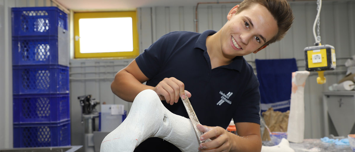 Auszubildender bei der Vierbaum Orthopädie GmbH & Co.KG in Wiehl Auszubildender bei der Vierbaum Orthopädie GmbH & Co.KG in Wiehl