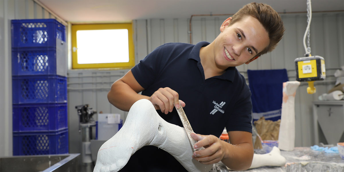 Auszubildender bei der Vierbaum Orthopädie GmbH & Co.KG in Wiehl Auszubildender bei der Vierbaum Orthopädie GmbH & Co.KG in Wiehl