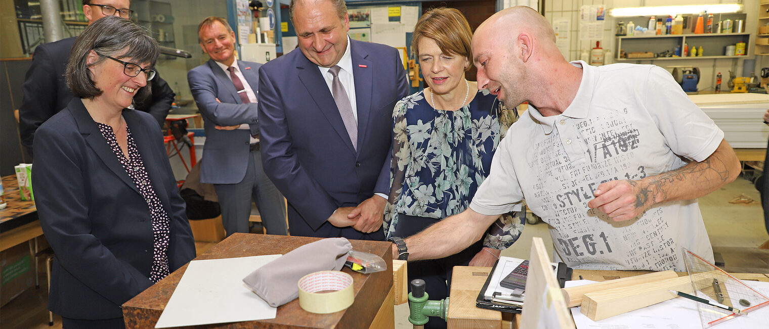 Elke Büdenbender informierte sich im Bildungszentrum der Handwerkskammer zu Köln über Berufsbildung