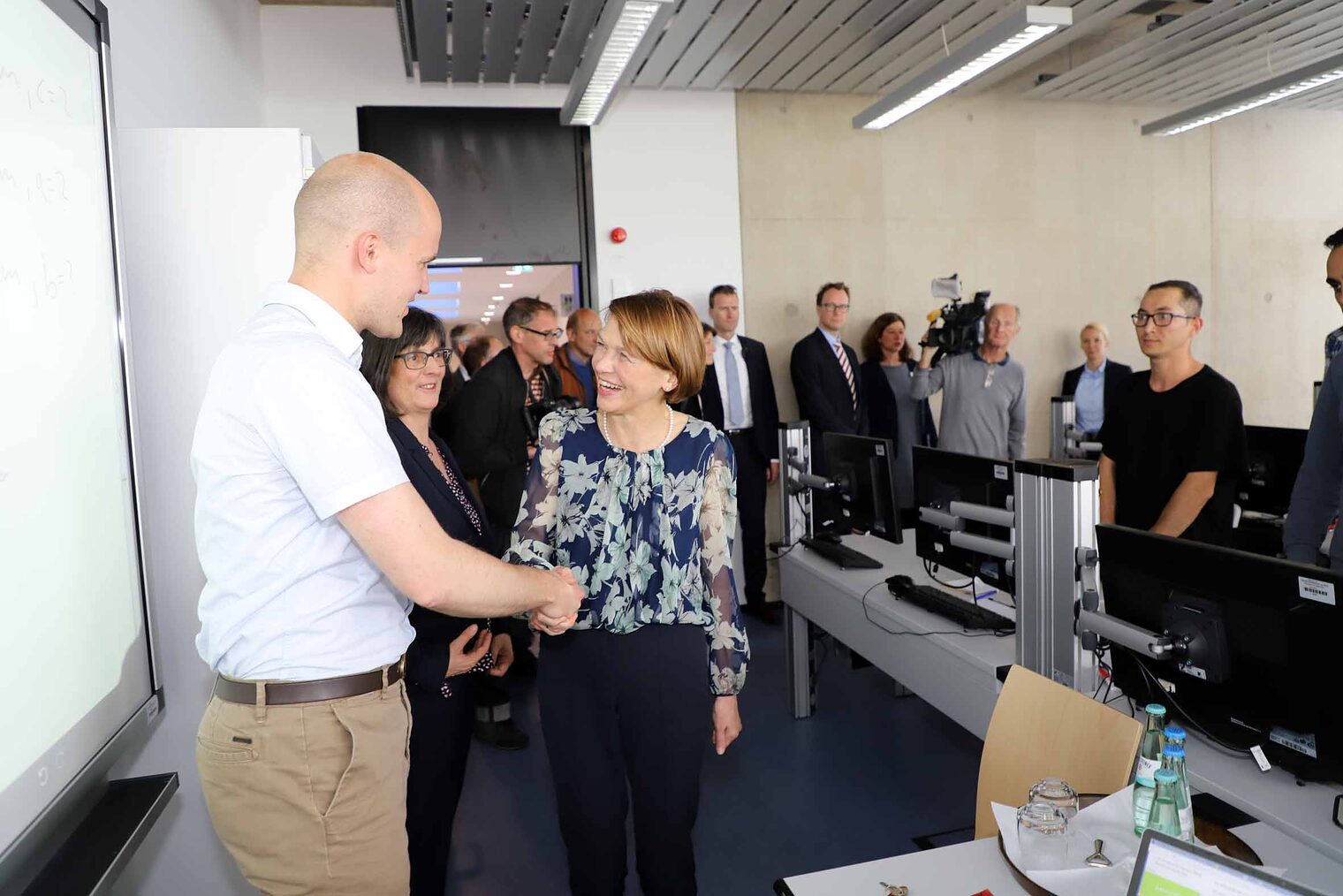 Elke Büdenbender besuchte das Bildungszentrum Butzweilerhof Elke Büdenbender besuchte das Bildungszentrum Butzweilerhof