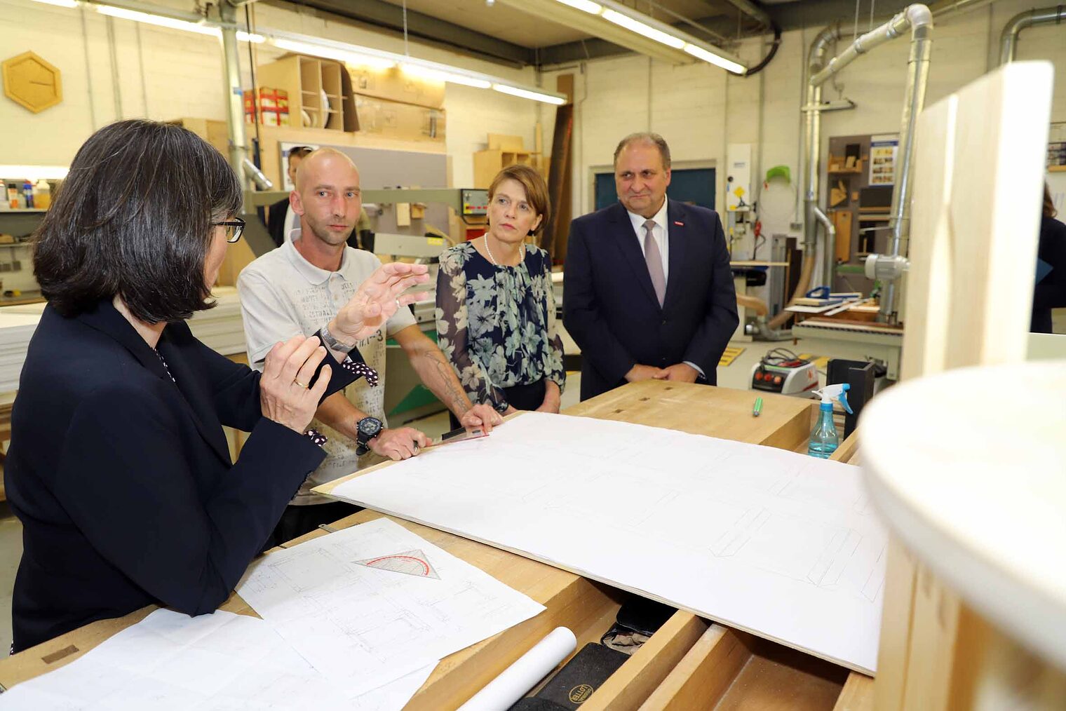 Elke Büdenbender besuchte das Bildungszentrum Butzweilerhof Elke Büdenbender besuchte das Bildungszentrum Butzweilerhof
