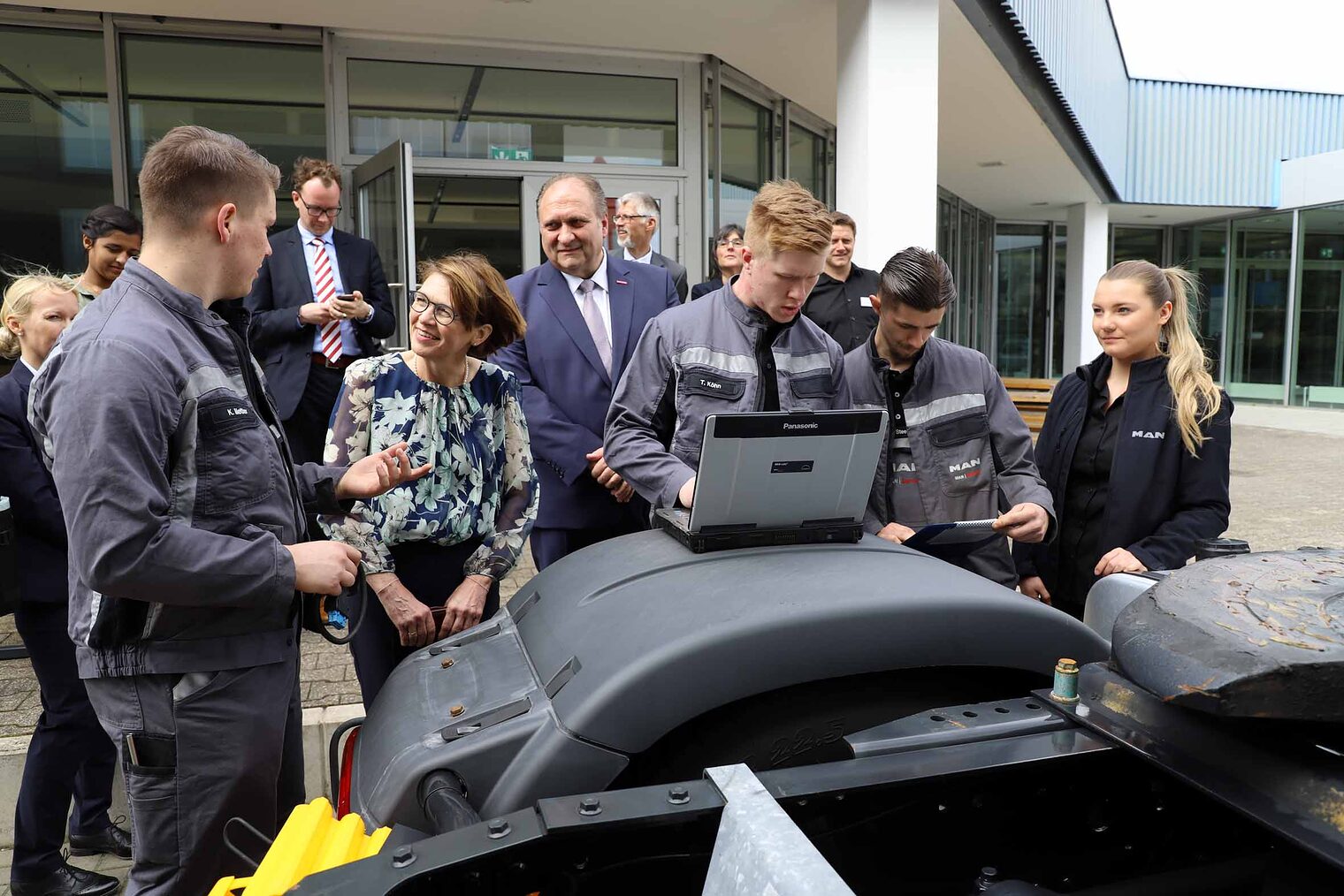 Elke Büdenbender besuchte das Bildungszentrum Butzweilerhof Elke Büdenbender besuchte das Bildungszentrum Butzweilerhof