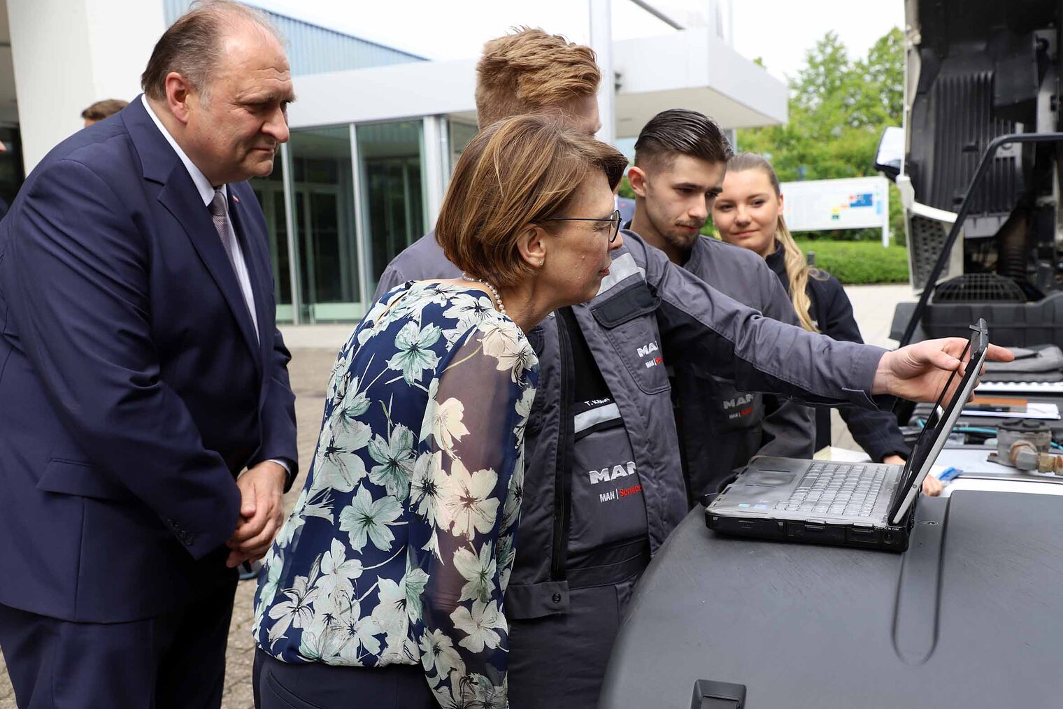 Elke Büdenbender besuchte das Bildungszentrum Butzweilerhof Elke Büdenbender besuchte das Bildungszentrum Butzweilerhof
