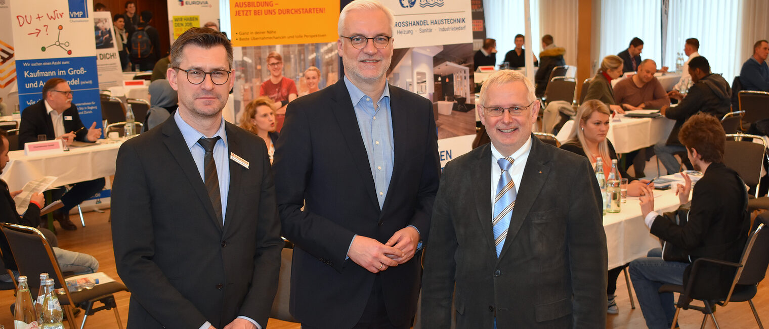 Bernd Lohmüller, Geschäftsführer Operativ der Agentur für Arbeit Bonn/Rhein-Sieg, Garrelt Duin, Hauptgeschäftsführer der Handwerkskammer zu Köln, Jürgen Hindenberg, Geschäftsführer Berufsbildung und Fachkräftesicherung IHK Bonn/Rhein-Sieg (von links) Bernd Lohmüller, Geschäftsführer Operativ der Agentur für Arbeit Bonn/Rhein-Sieg, Garrelt Duin, Hauptgeschäftsführer der Handwerkskammer zu Köln, Jürgen Hindenberg, Geschäftsführer Berufsbildung und Fachkräftesicherung IHK Bonn/Rhein-Sieg (von links)