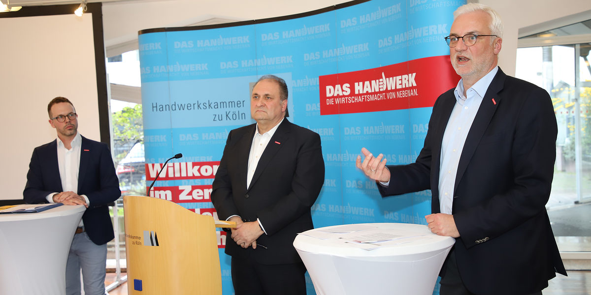 Von links: Jascha Habeck, Leiter der Stabstelle Kommunikation, Marketing & Events, Hans Peter Wollseifer, Präsident der Handwerkskammer zu Köln, Garrelt Duin, Hauptgeschäftsführer der Handwerkskammer zu Köln