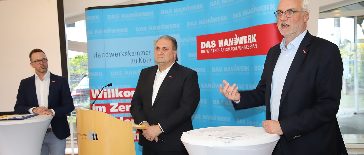 Von links: Jascha Habeck, Leiter der Stabstelle Kommunikation, Marketing & Events, Hans Peter Wollseifer, Präsident der Handwerkskammer zu Köln, Garrelt Duin, Hauptgeschäftsführer der Handwerkskammer zu Köln
