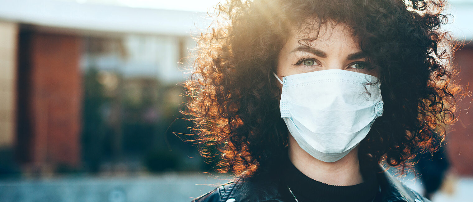 Close up portrait caucasian businesswoman with curly hair is looking at camera while wearing a protective mask Schlagwort(e): mask, businessperson, close, caucasian, businesswoman, curly, camera, looking, protective, street, coronavirus, protection, travel, virus, corona, people, wearing, woman, airport, face, illness, outside, person, flu, business, 2019-ncov, epidemic, influenza, adult, prevention, quarantine, closeup, 2020, covid-19, disease, carrying, ncov, viruses, special, women, wireless, laptop, respiratory, job, protect, haircut, attractive, occupation, business people, respiratory system, mask, businessperson, close, caucasian, businesswoman, curly, camera, looking, protective, street, coronavirus, protection, travel, virus, corona, people, wearing, woman, airport, face, illness, outside, person, flu, business, 2019-ncov, epidemic, influenza, adult, prevention, quarantine, closeup, 2020, covid-19, disease, carrying, ncov, viruses, special, women, wireless, laptop, respiratory, job, protect, haircut, attractive, occupation, business people, respiratory system