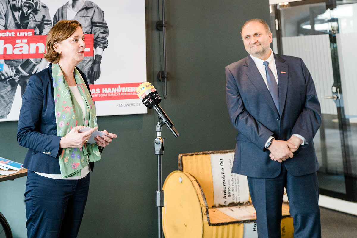Präsident Hans Peter Wollseifer und Ministerin Yvonne Gebauer hielten Ansprachen.