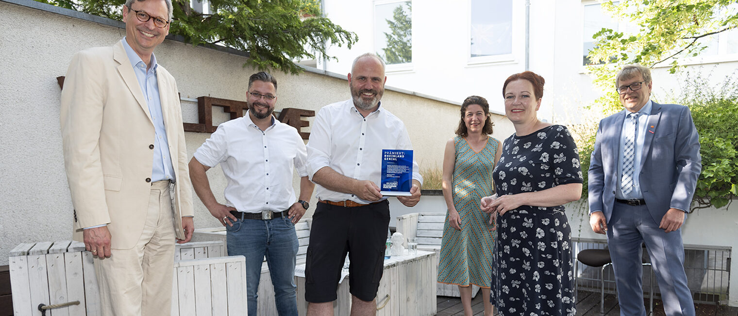 Bei der Preisvergabe des Innovationspreises an Stuck Belz (v. l.): Dr. Hubertus Hille, Marcel Schulte (Stuck Belz), Michael Christmann, Kirsten Jahn, Katja Dörner, Thomas Radermacher