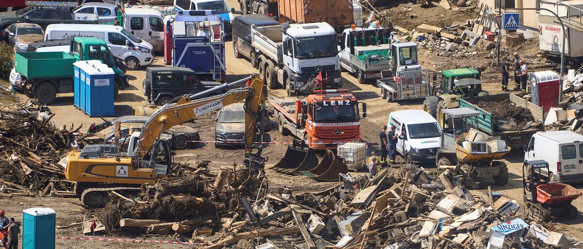 Hochwasser: Unser Handwerk hilft Fahrzeuge helfen bei der Räumung der Katastrophengebiete