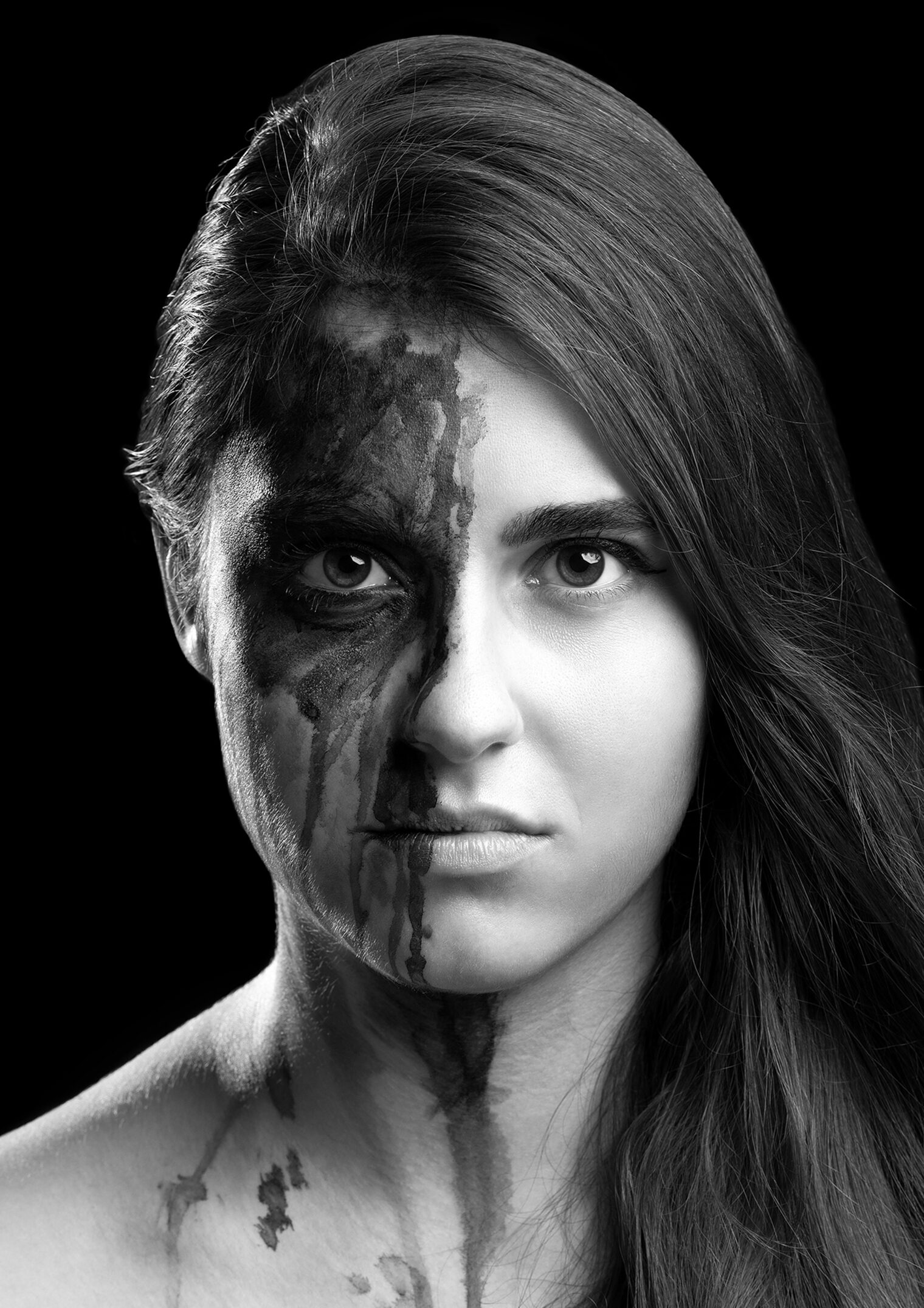 Portrait Frau S/W | Gesellenprüfung 2021 | Berufskolleg Kartäuserwall Portrait Frau S/W | Gesellenprüfung 2021 | Berufskolleg Kartäuserwall