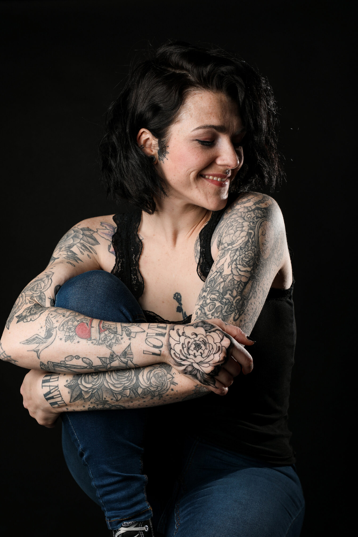 Frau mit Tattoos | Gesellenprüfung 2021 | Berufskolleg Kartäuserwall Frau mit Tattoos | Gesellenprüfung 2021 | Berufskolleg Kartäuserwall