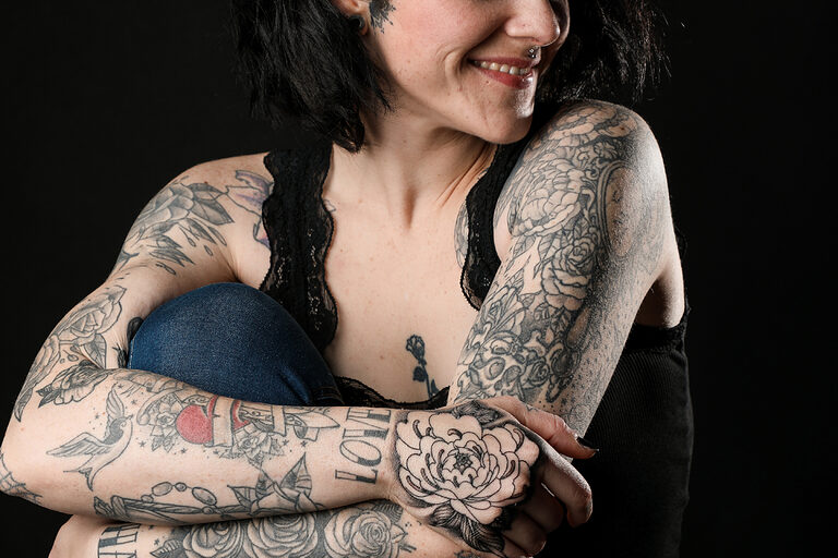 Frau mit Tattoos | Gesellenprüfung 2021 | Berufskolleg Kartäuserwall