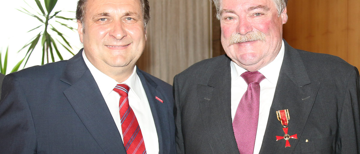Vizepräsident Bernd Rose erhält Bundesverdienstkreuz 1