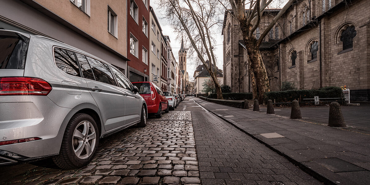 köln, strasse, frühling, kirche, himmel, deutz, auto, alt, stadt, architektur, haus, bauwerk, europa, anreisen, städtisch, allee, jahrgang, eng