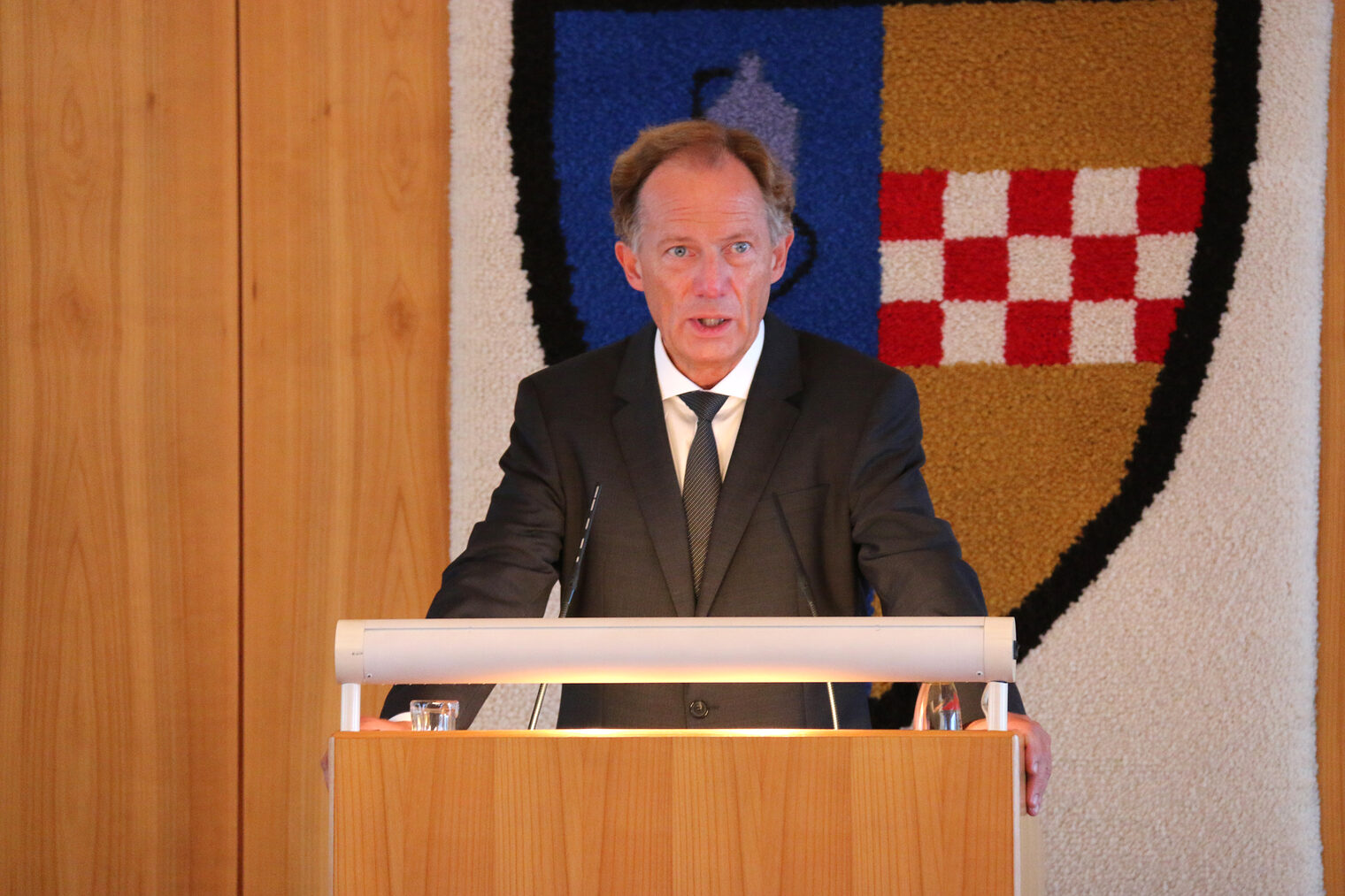 Vizepräsident Bernd Rose erhält Bundesverdienstkreuz 11