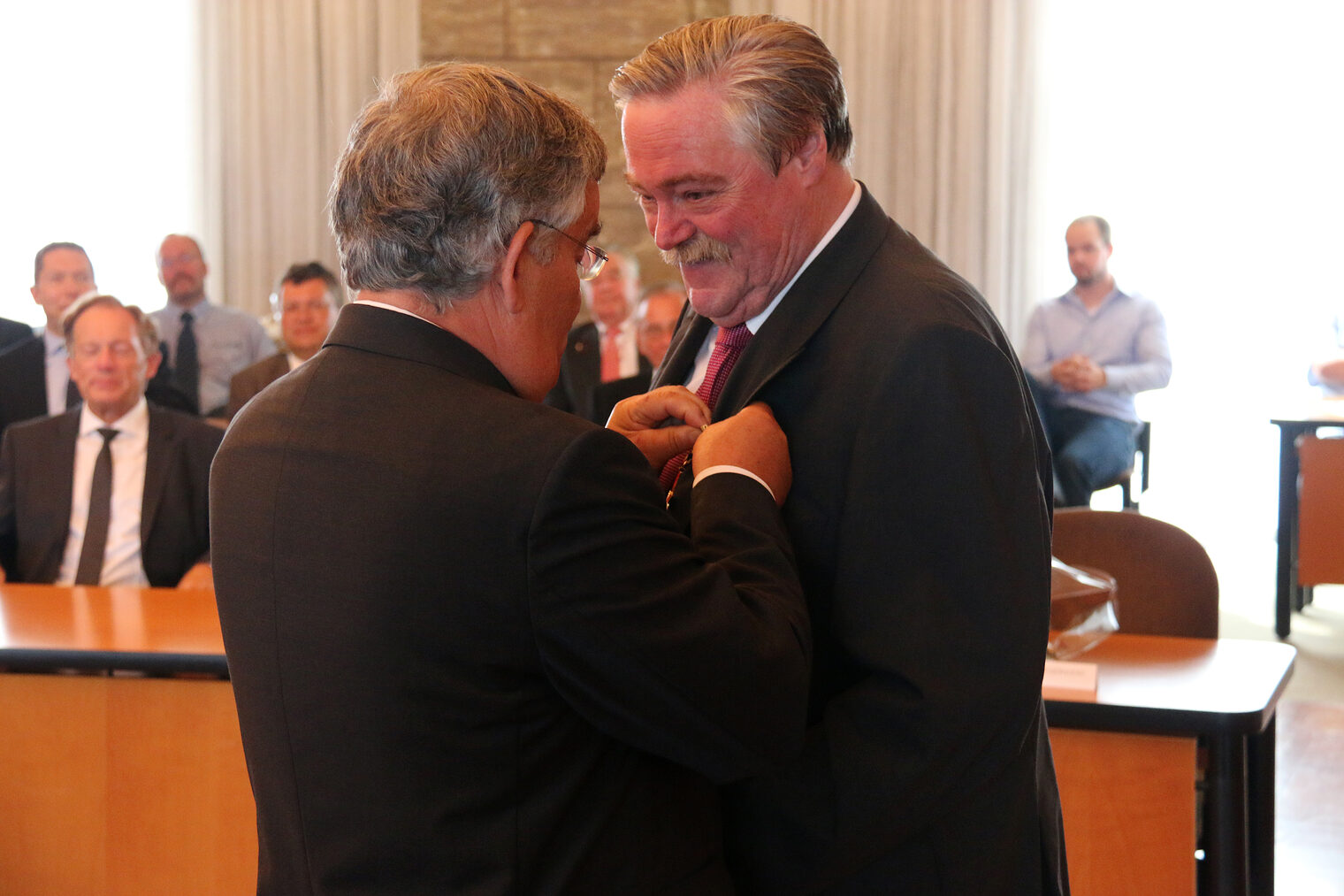 Vizepräsident Bernd Rose erhält Bundesverdienstkreuz 17