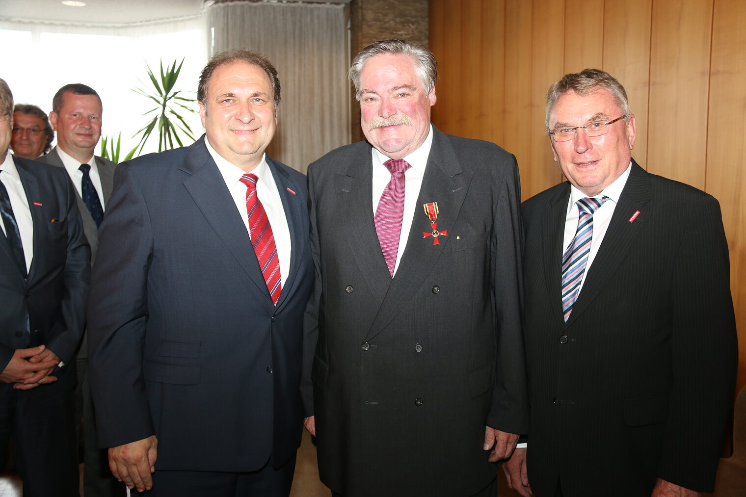 Vizepräsident Bernd Rose erhält Bundesverdienstkreuz 35