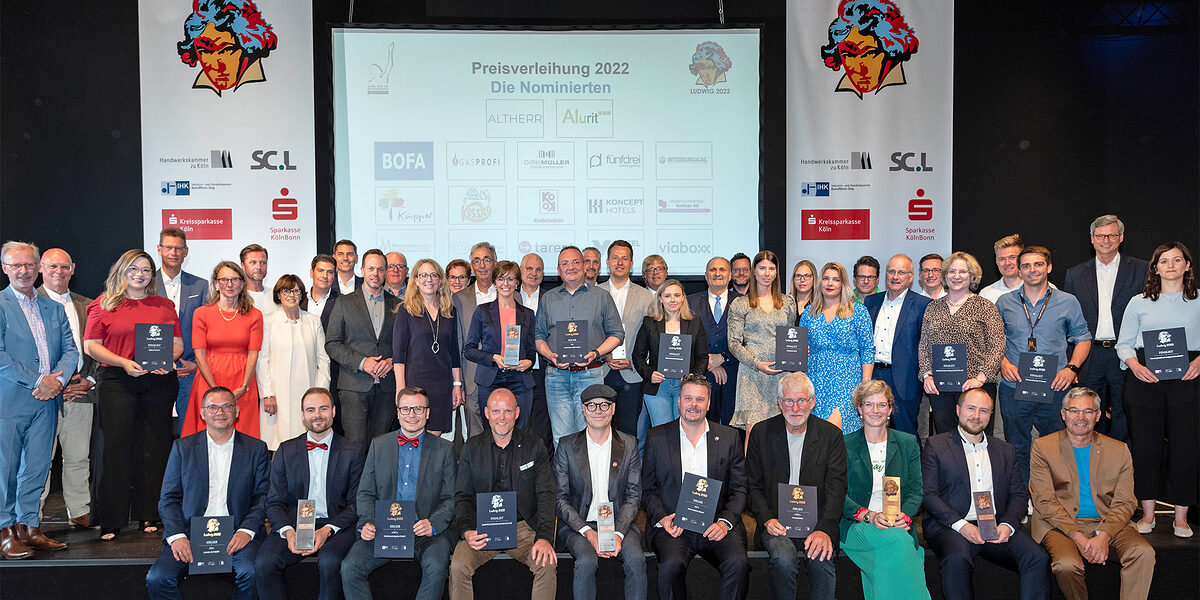 Unternehmenspreis "Ludwig 2022": Gruppenbild aller Beteiligten
