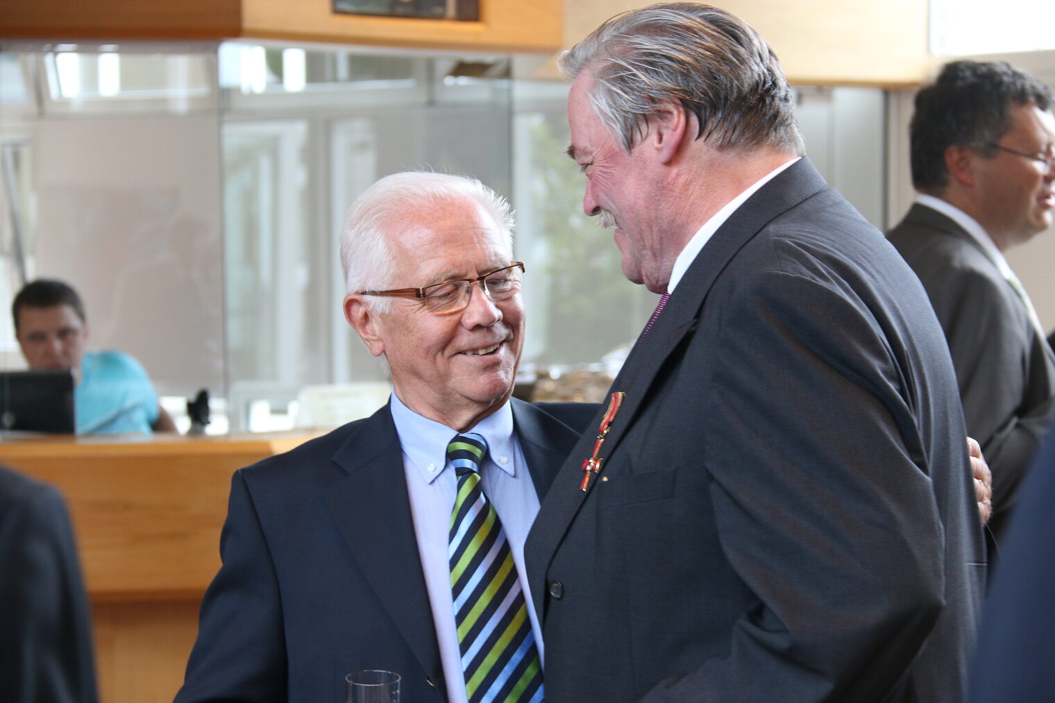 Vizepräsident Bernd Rose erhält Bundesverdienstkreuz 48