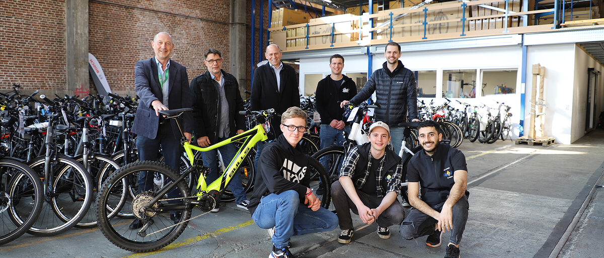 E-Bike Spende Zweirad Prumbaum Gruppenbild