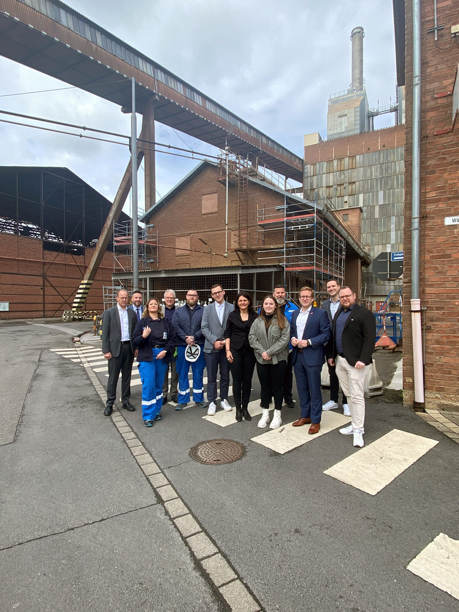 Gemeinsames Pressegespräch der Handwerkskammer zu Köln, IHK Köln und der Agentur für Arbeit Brühl bei der Martinswerk GmbH in Bergheim.