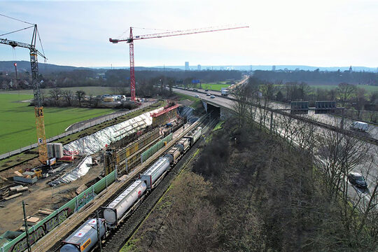 Baustelle A59 mit 2 Kränen 2023_(c)_Vössing, Frank Klein